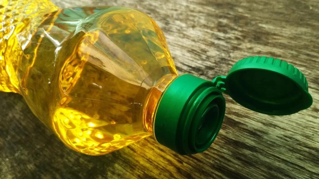 Чому не можна зберігати відкриту пляшку олії
