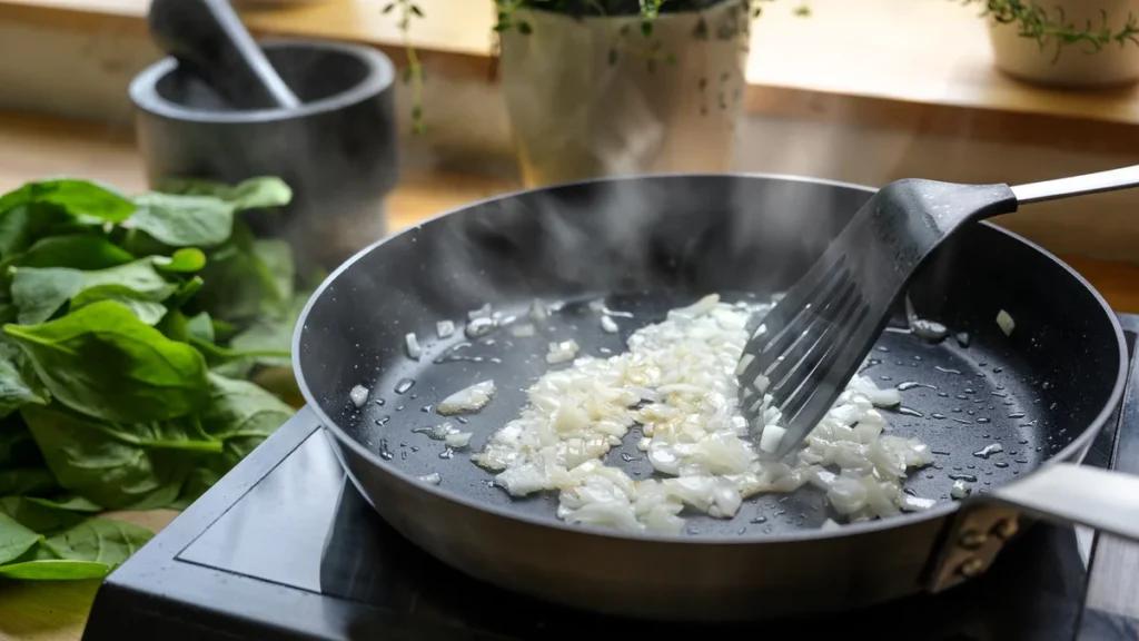 Як правильно смажити цибулю: секрети досвідчених кухарів