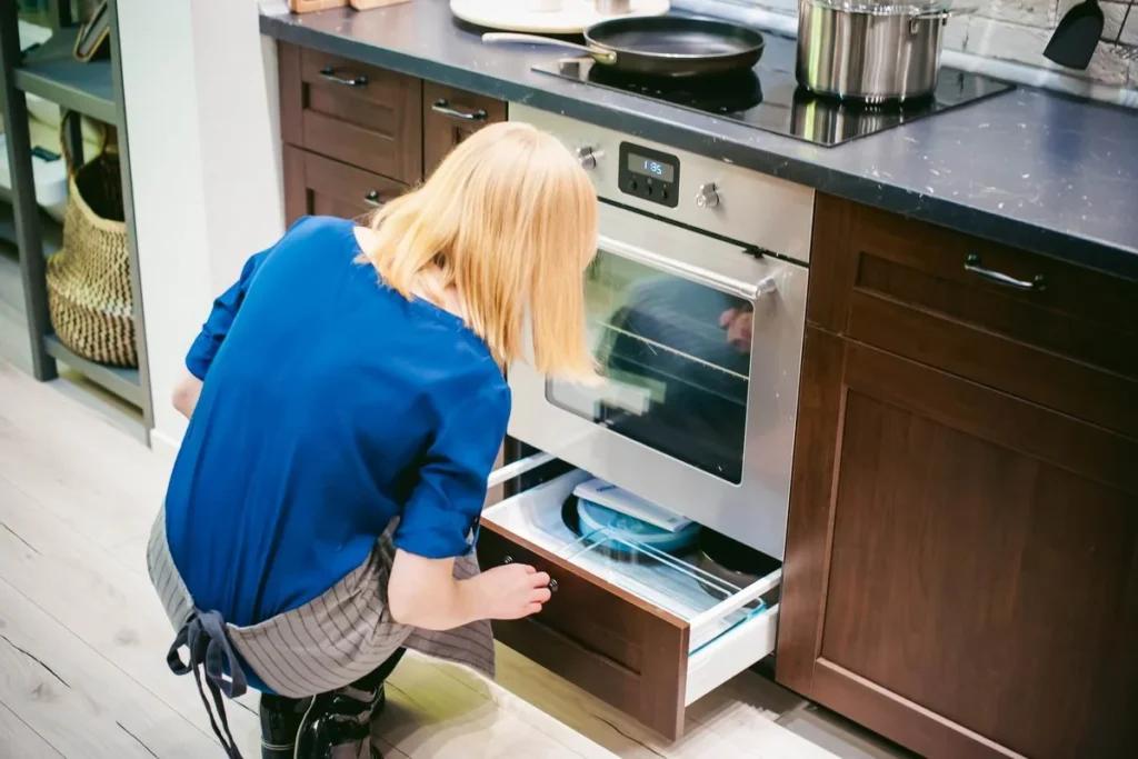 Для чого потрібен ящик під духовкою