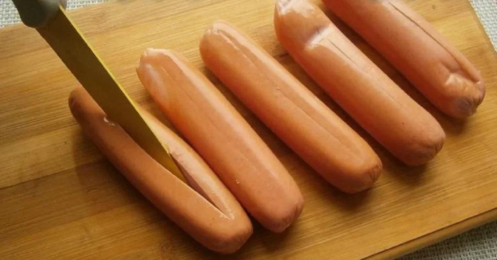 Чи можна варити сосиски прямо у плівці