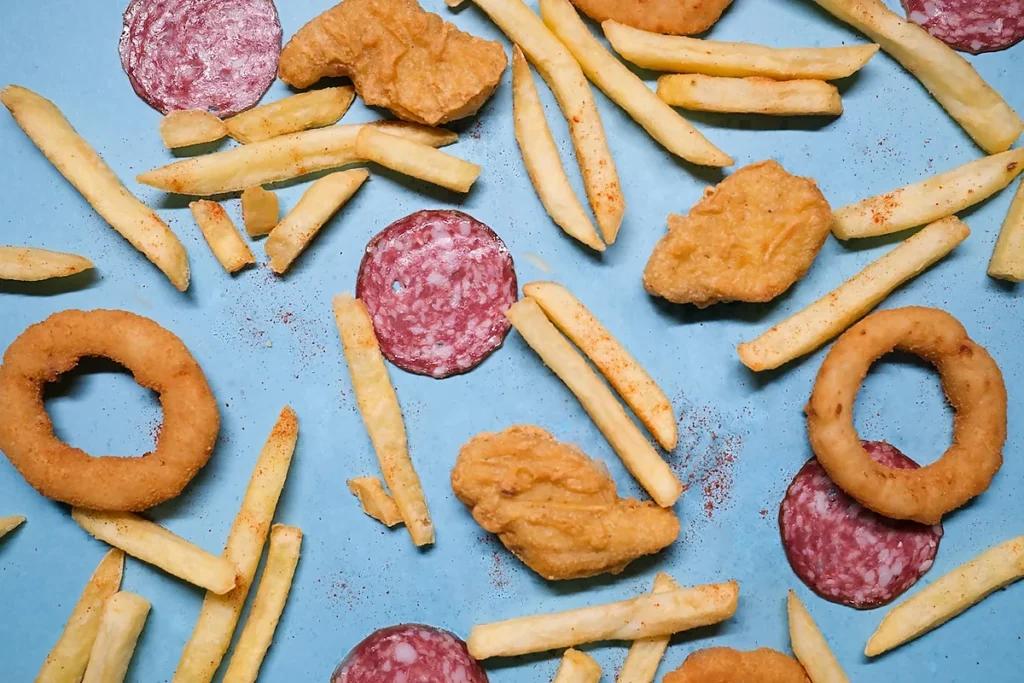 Медики назвали продукти, які викликають ожиріння