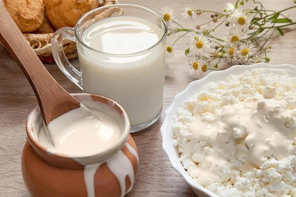 Медики розповіли, які продукти не варто вживати з сиром