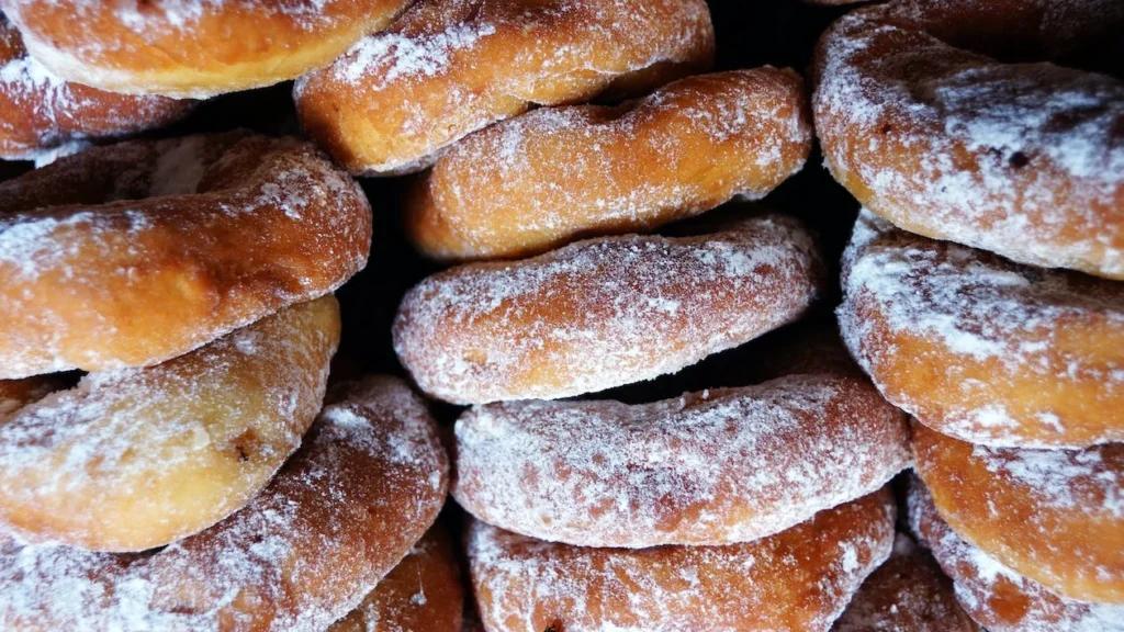 Як приготувати смажені пончики на сметані