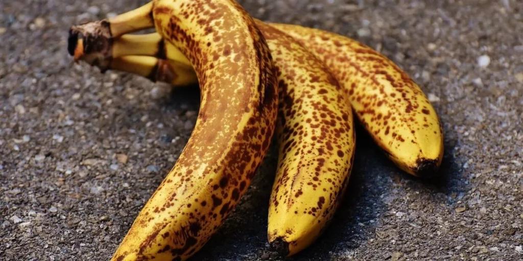 5 причин, чому не варто їсти перезрілі банани