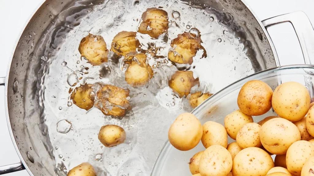 Чого не можна робити при варінні картоплі