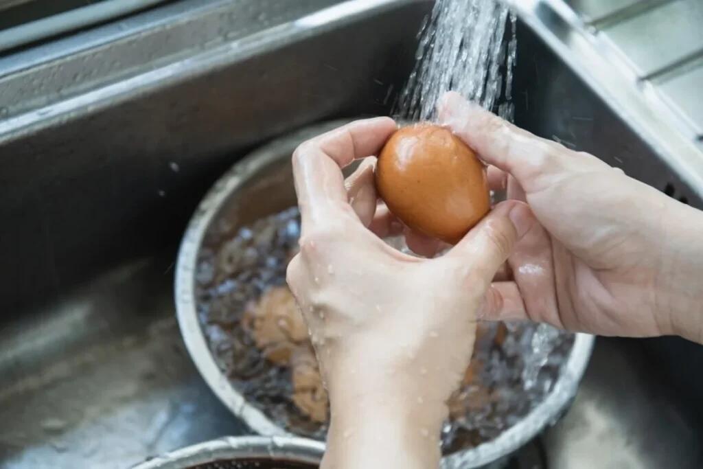 Вчені розповіли, які продукти та чому не можна мити перед приготуванням