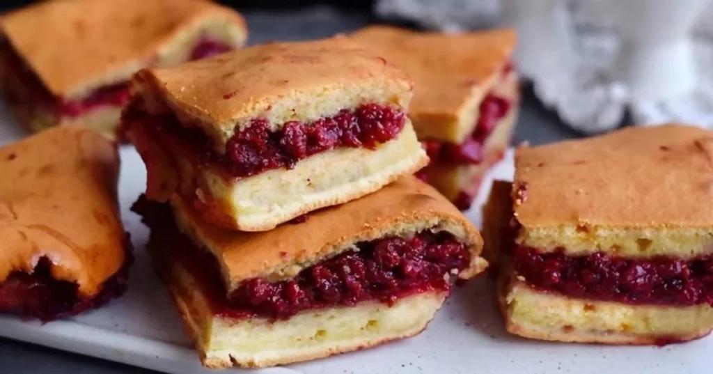 Як приготувати ніжний пиріг з варенням: швидкий рецепт