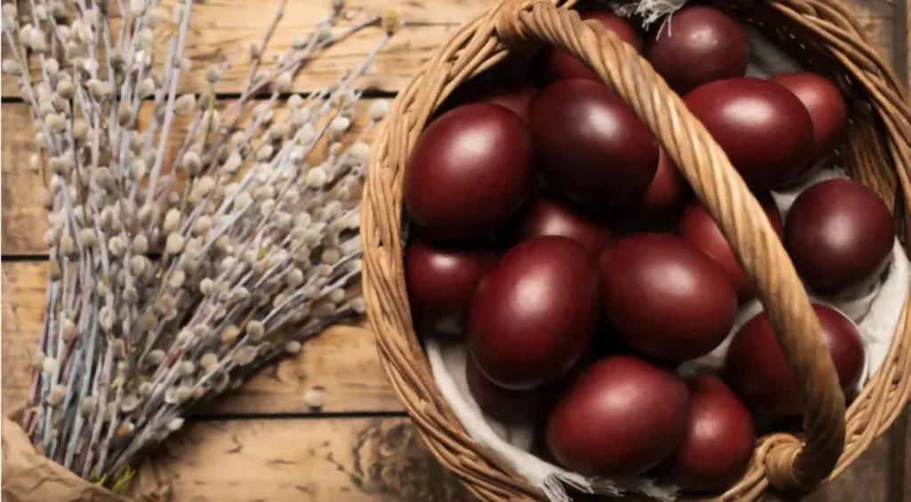 Як пофарбувати яйця лушпинням цибулі: 7 порад