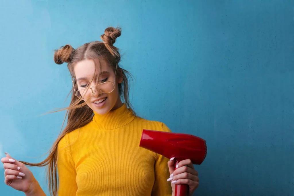 Не тільки для сушіння волосся: 3 ситуації, коли може знадобитися фен