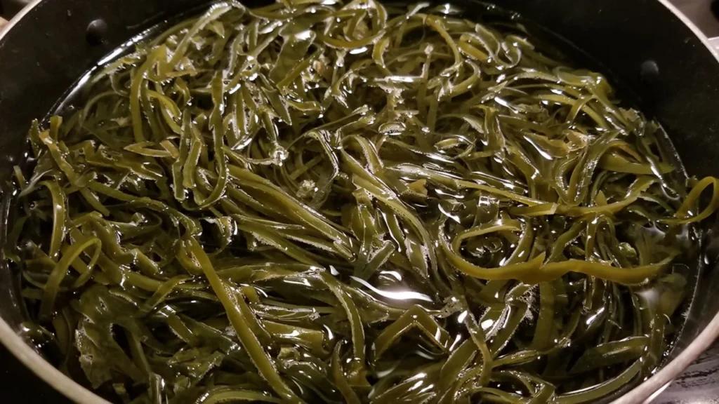 Як приготувати корисний салат з морською капустою