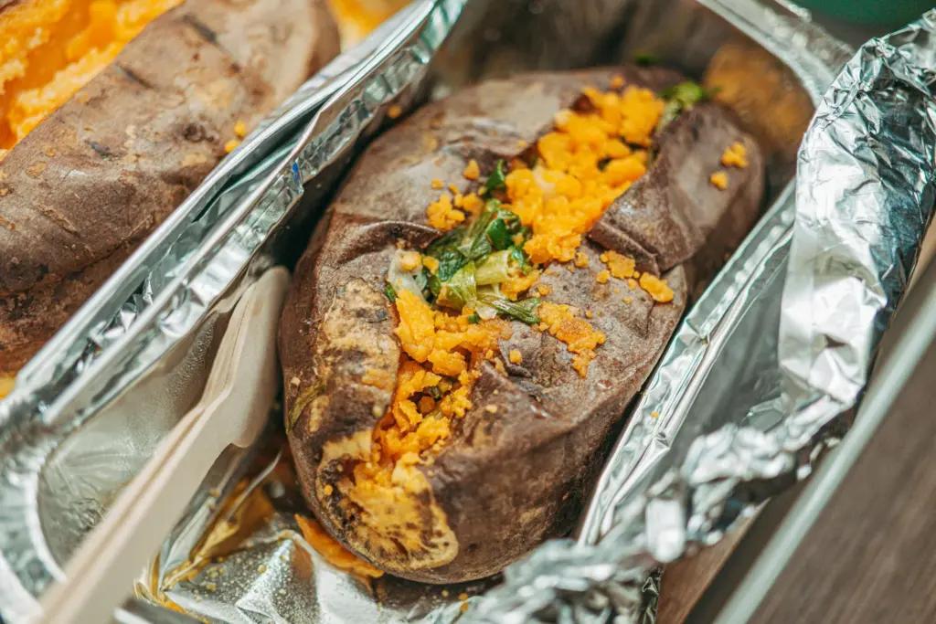 Які продукти не варто запікати у фользі: поради кухаря