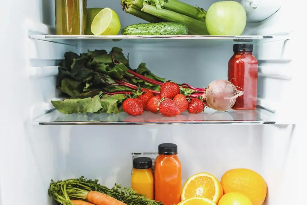 Як правильно зберігати продукти в холодильнику
