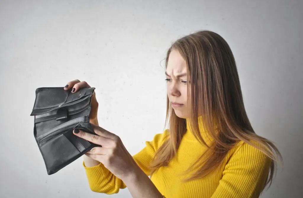 3 фрази, які тримають вас у бідності: ви повторюєте їх щодня