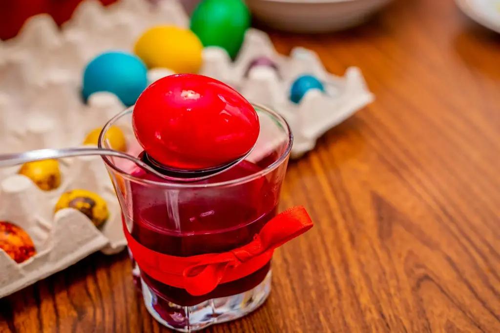 Шеф-кухар Бен Фауст розповів, як легко почистити варені яйця