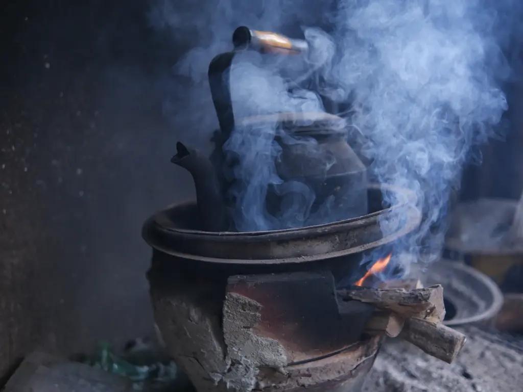 Видалення запаху гару без хімії: рішення для кожної кухні