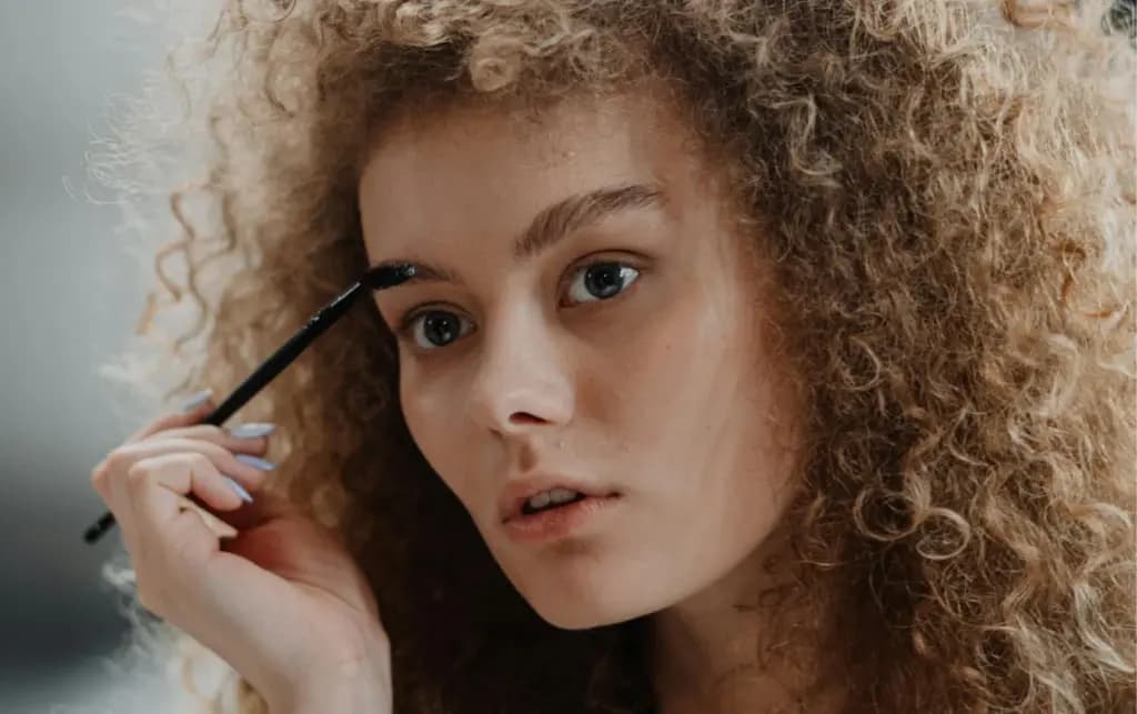 Як обрати пензлик для брів: поради професіонала