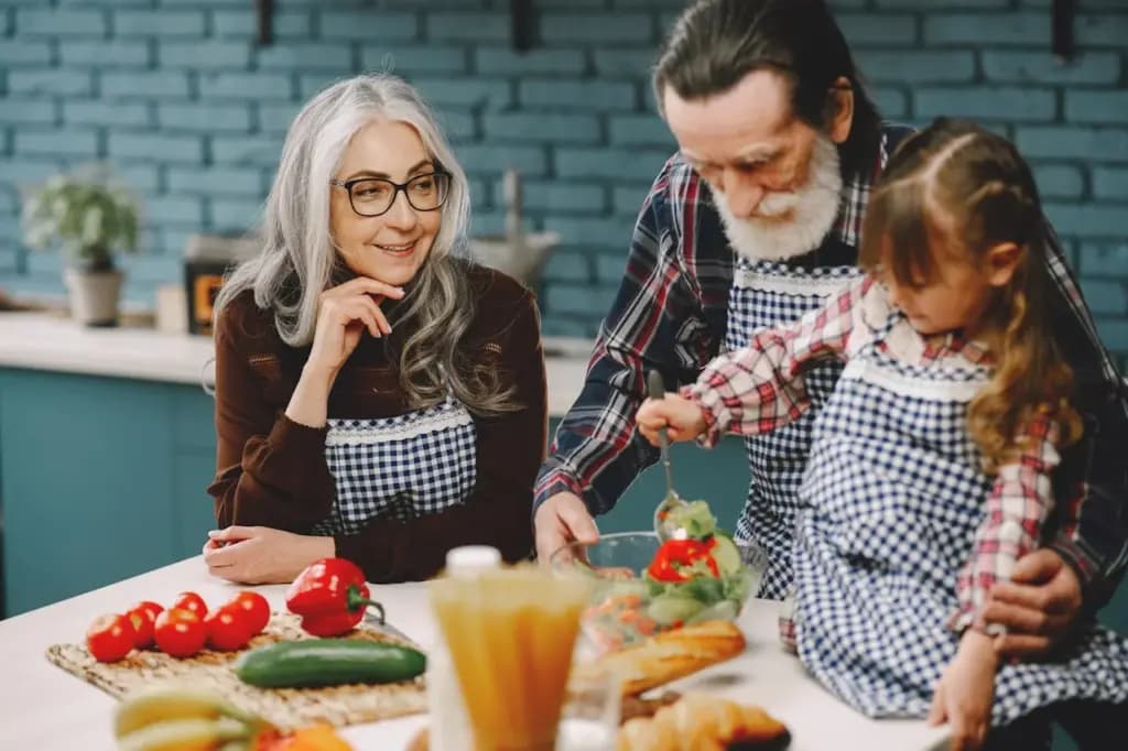 Дієтологи назвали 10 продуктів, які потрібно їсти тим, хто хоче прожити до 100 років