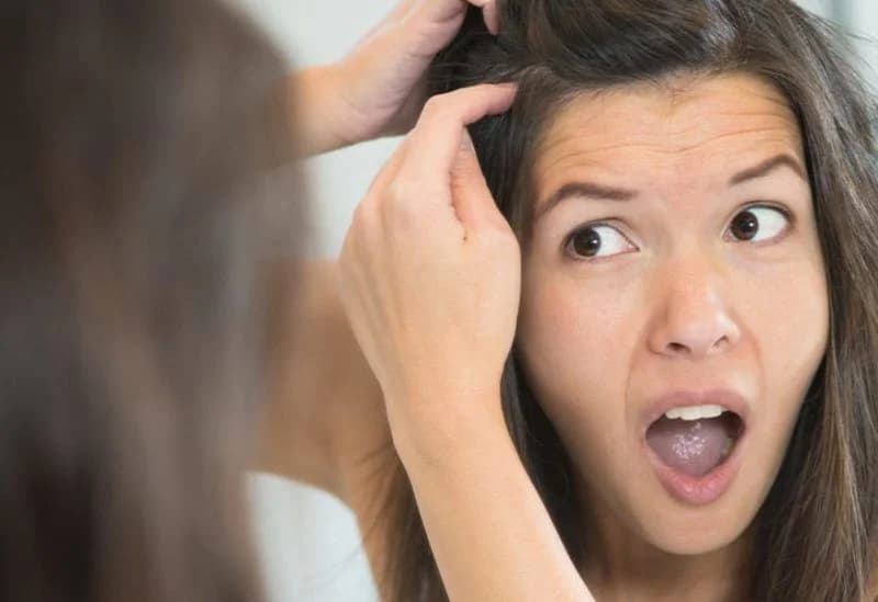 Чи можна висмикувати сиве волосся: ось що каже трихолог