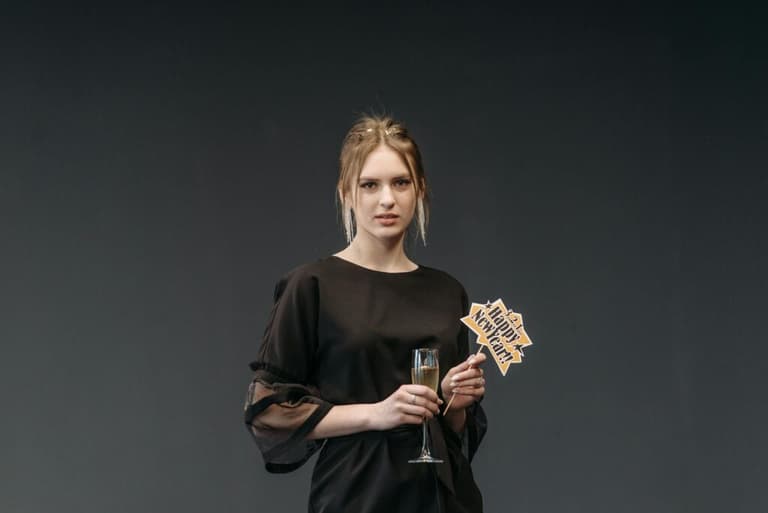 Магніт для успіху: секретний відтінок гардероба, який задобрить Вогняного Коня