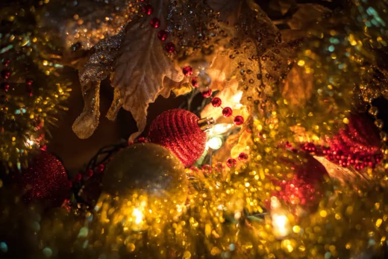 Ялинка-магніт: що повісити на гілки, щоб 2026 рік став найбагатшим у вашому житті