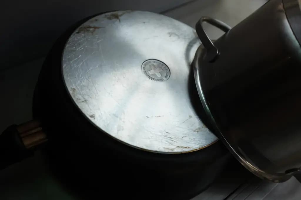 Не поспішайте викидати: як врятувати навіть безнадійно пригорілу каструлю