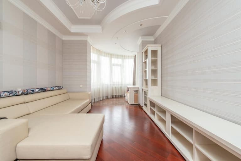 Магія вертикалей: як зробити низьку стелю вашою перевагою, а не недоліком