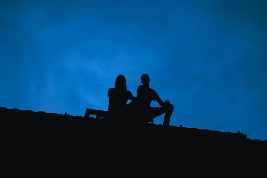 Чому зникає довіра в парі: психологічний аналіз помилок чоловіків та жінок