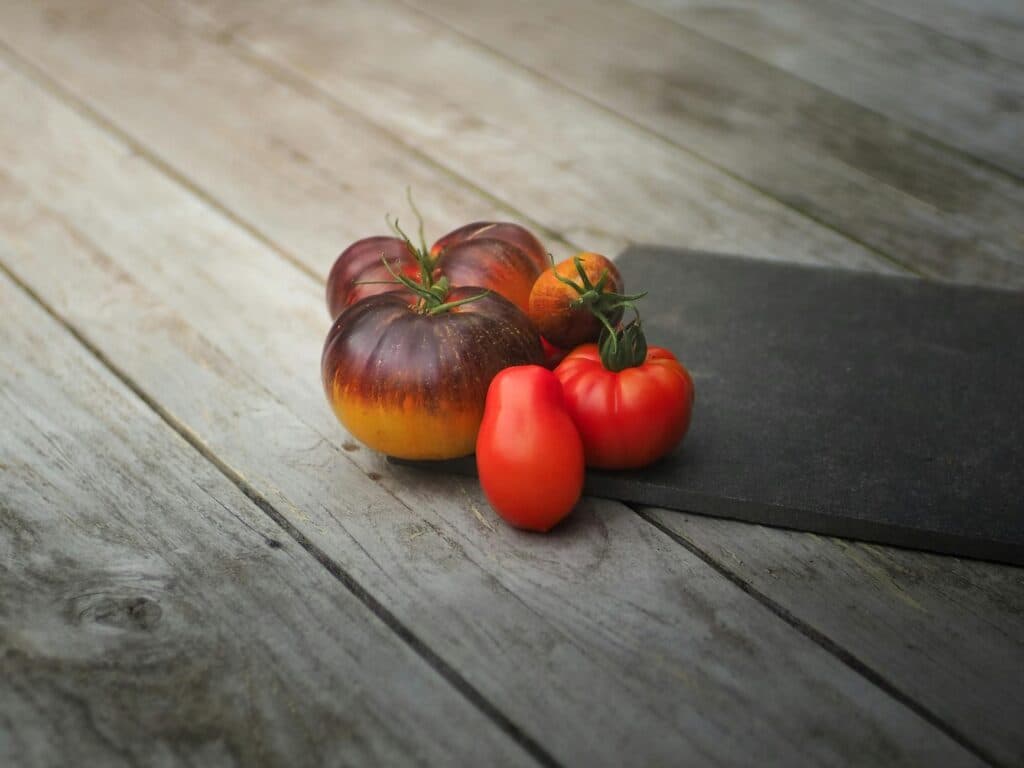 Томатний сік чи свіжі помідори: що корисніше для серця та шкіри