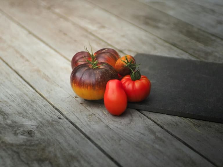 Томатний сік чи свіжі помідори: що корисніше для серця та шкіри