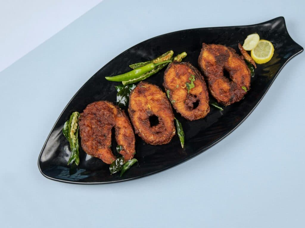 Навіщо поливати рибу газованою водою перед запіканням: секрет хрусткої скоринки