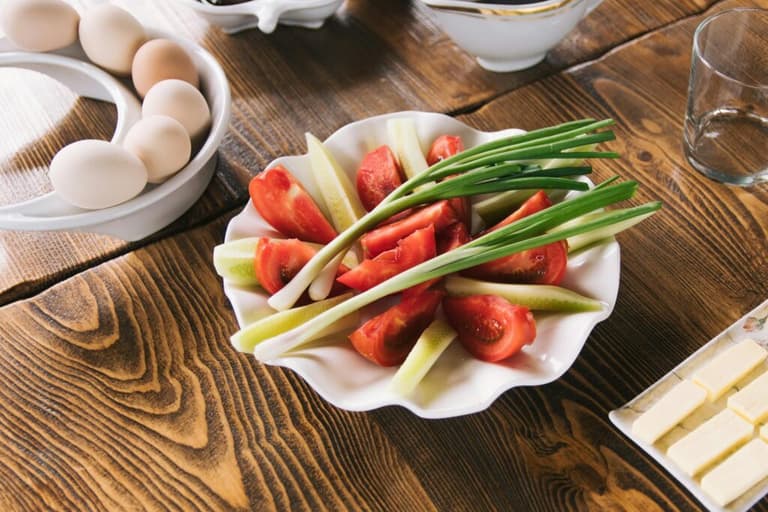 З чим не можна їсти огірки: небезпечні поєднання для шлунку та метаболізму