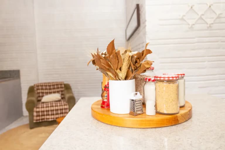 Покладіть це у шафу: чому досвідчені господині тримають лавровий лист поруч із крупами