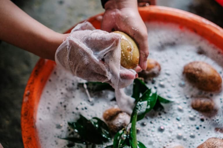Чому не можна виливати воду після варіння картоплі