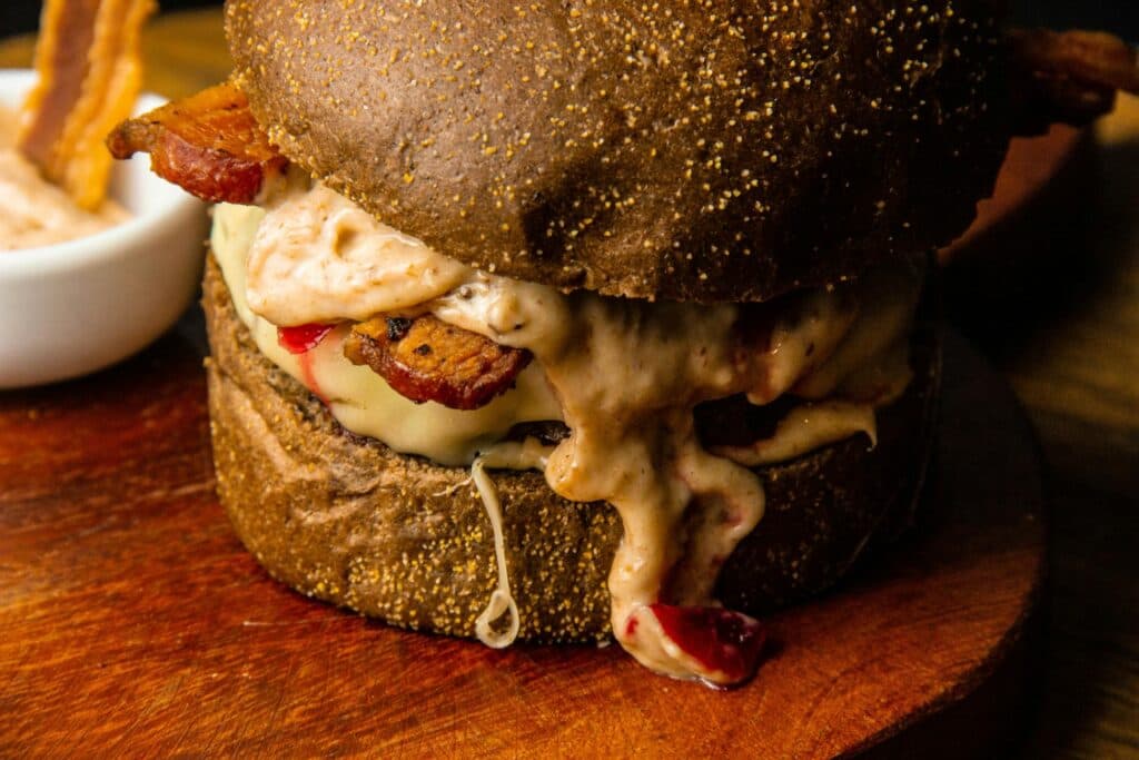 Ваш мозок на бургері: чому один шматок ніколи не буває останнім