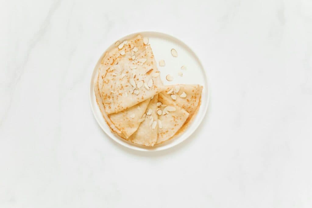 Чому млинці рвуться? Справа не в пательні, а в одному інгредієнті