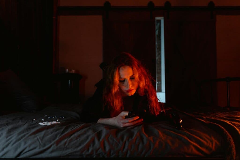 Телефон старить швидше за сонце? Як екран краде вашу молодість