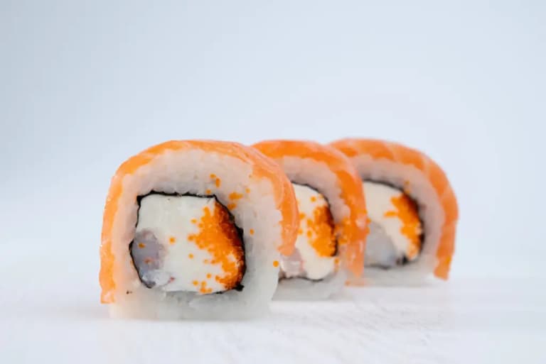 Чи можна їсти суші при схудненні: поради дієтологів та приховані пастки