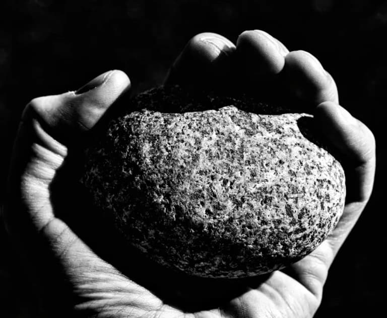 Від кайданів до крил: як прощення змінює якість вашого сну та стосунків