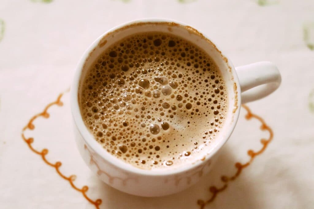 Кава з маслом: новий суперфуд чи 300 зайвих калорій?