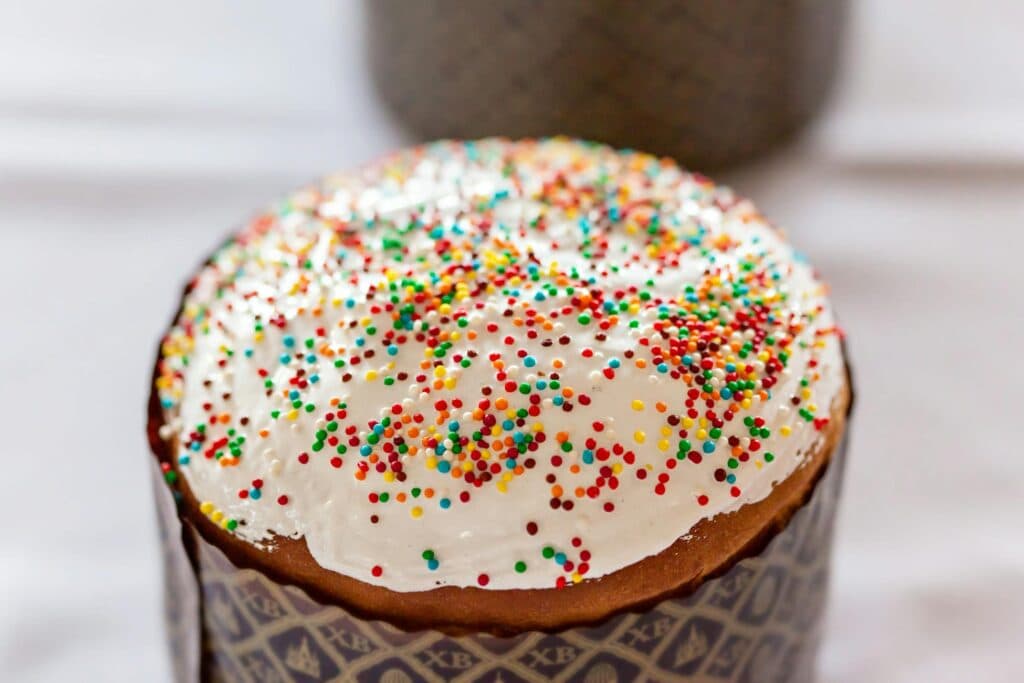 Чому ваша паска — цеглина? 3 помилки, що псують усю випічку