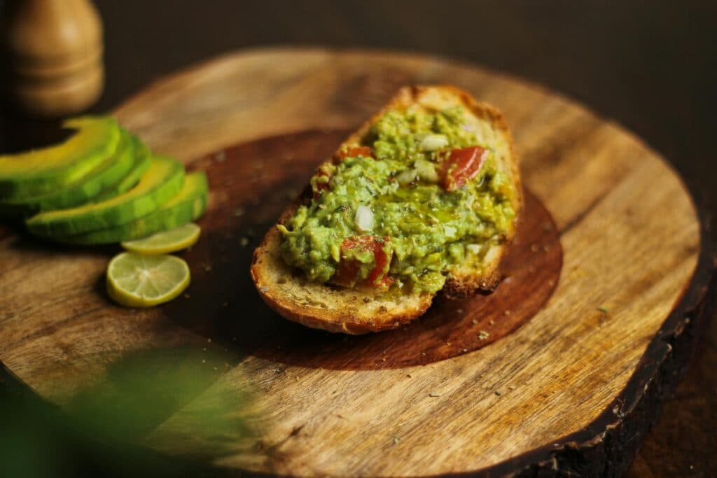 Їсте авокадо щодня? Чому ваги можуть показати плюс, а не мінус