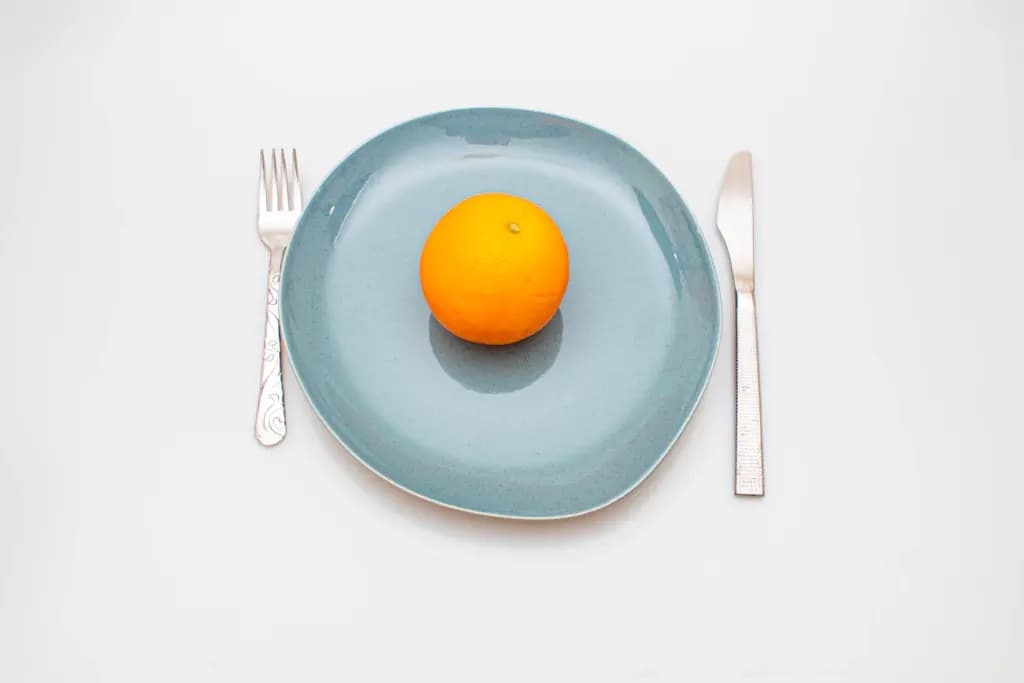 Колір тарілки впливає на апетит: що каже наука