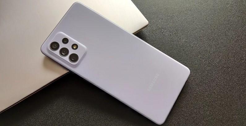 Galaxy A72 починає отримувати оновлення One UI 6