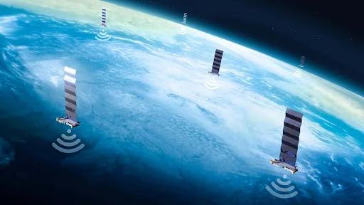 SpaceX знизить висоту орбіти своїх супутників Starlink