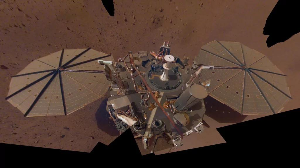 Апарат NASA знайшов на Марсі зонд InSight