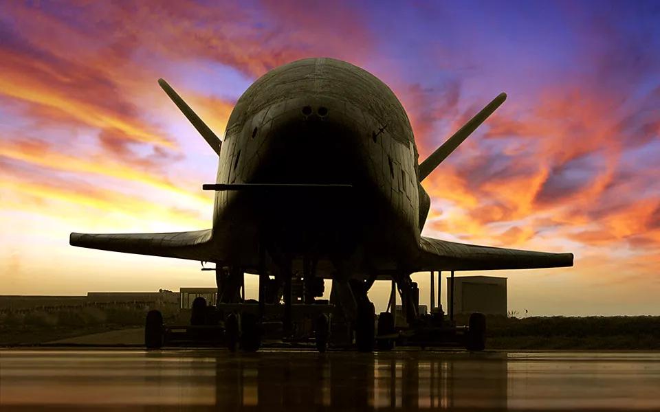 Таємничий космічний літак X-37B спробує нові маневри «повітряного гальмування» на орбіті