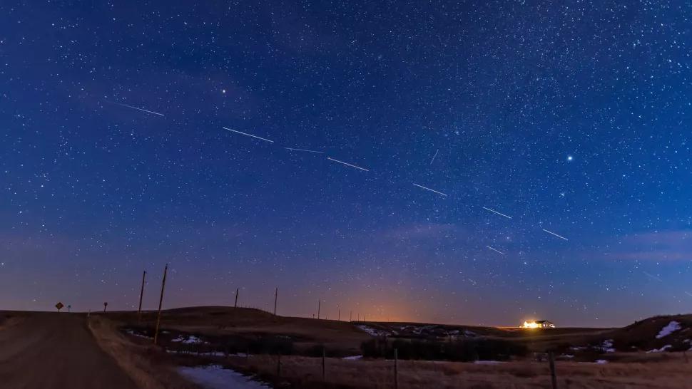 SpaceX розповіла, як супутники Starlink пережили геомагнітну бурю