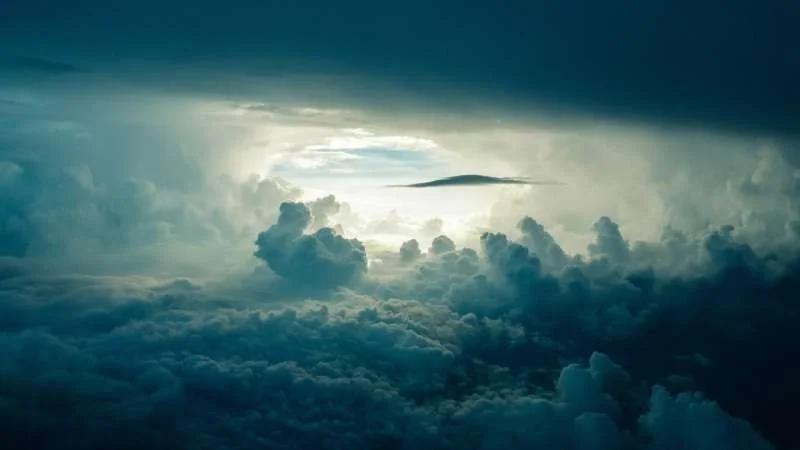 Вчені стверджують, що мікропластик викликає утворення хмар і змінює погодні умови