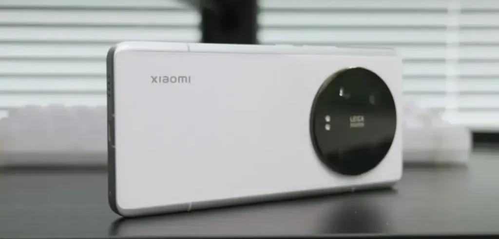 Дизайн Xiaomi 14 Ultra зі шкіряною задньою панеллю і брендингом Leica показаний на свіжих рендерах
