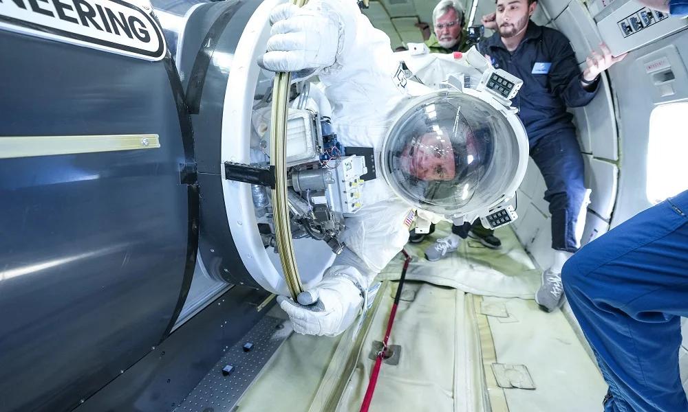Новий скафандр NASA успішно пройшов випробування в умовах невагомості